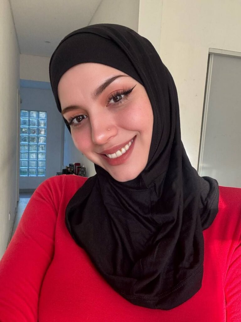 Best hijab OnlyFans creator - Yasmin